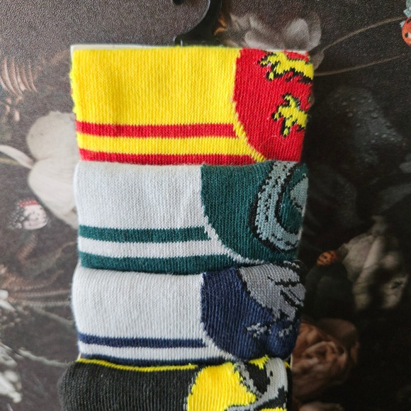 Harry Potter Wizarding World Mens Casual Crew Socks - 6 PAIR - NEW - Men Sz 8-12 - Picture 2 of 6